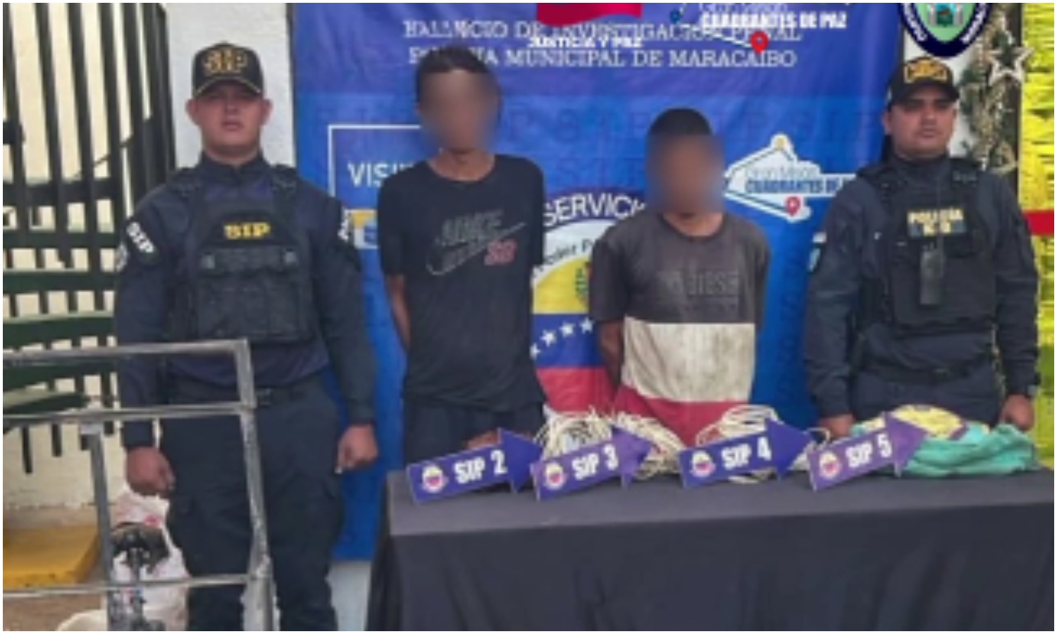 Polimaracaibo detiene a dos sujetos por presuntamente hurtar el cableado de los adornos navideños en Bella Vista