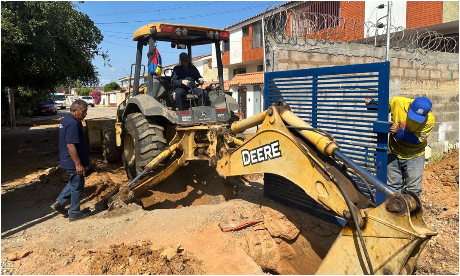 Más de 60 familias de la urbanización Canaima se benefician con reparación de colector por la Alcaldía de Maracaibo