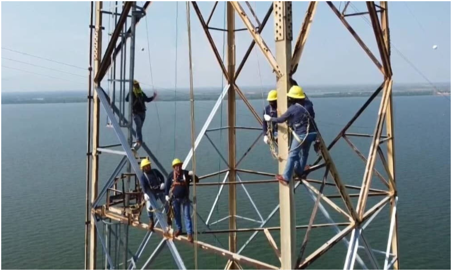 Ejecutan trabajos de modernización de la línea El Tablazo–Cuatricentenario para fortalecer el sistema eléctrico del Zulia