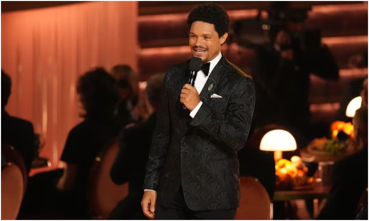 Donald Trump arremete contra los Grammy y amenaza con demandar a Trevor Noah por broma sobre Epstein