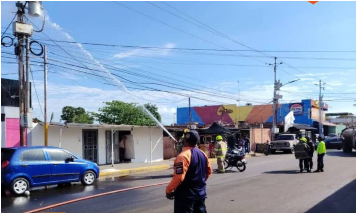 Explota otro transformador en Maracaibo: bomberos controlan incendio en el sector Cuatricentenario