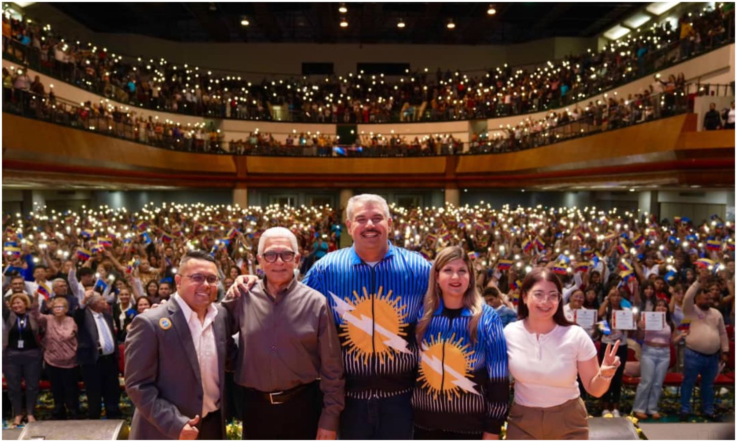 Gobernador Luis Caldera entrega más de 7.000 becas universitarias en el Zulia para el periodo 2026