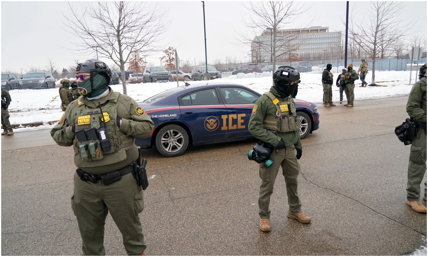 Fiscalía de Minnesota ordena arresto de agente del ICE acusado de apuntar un arma contra un conductor