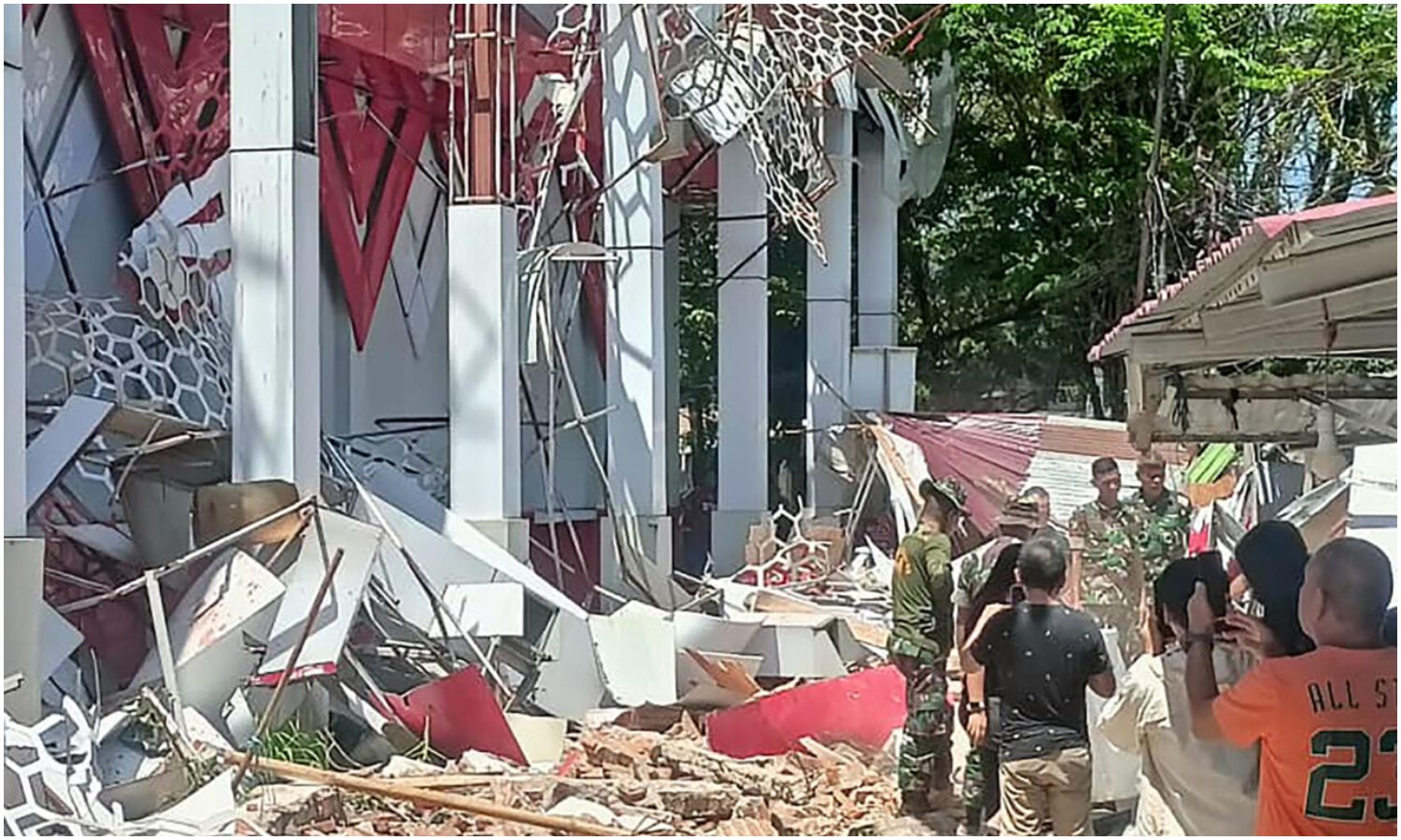 Terremoto de magnitud 7,4 en Indonesia deja al menos un fallecido y genera alarma por posible tsunami