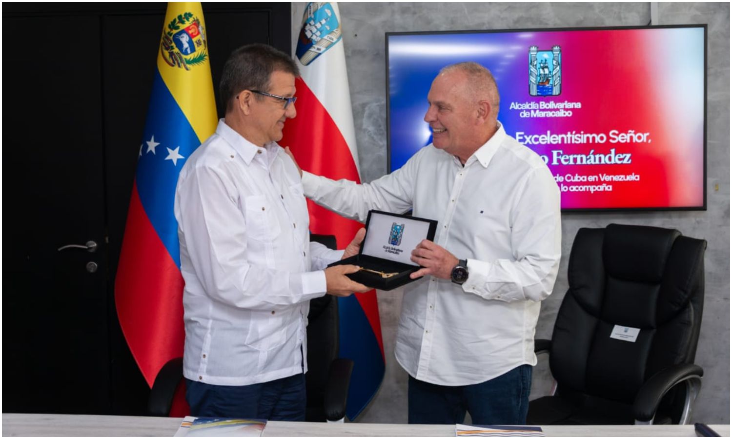 Alcalde Giancarlo Di Martino entregó las llaves de Maracaibo al embajador de Cuba en Venezuela