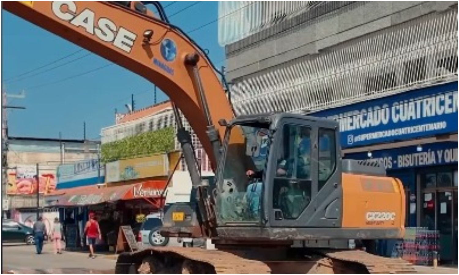 Gobierno logra reparar gran fuga de agua en Cuatricentenario tras tres días de intensos trabajos