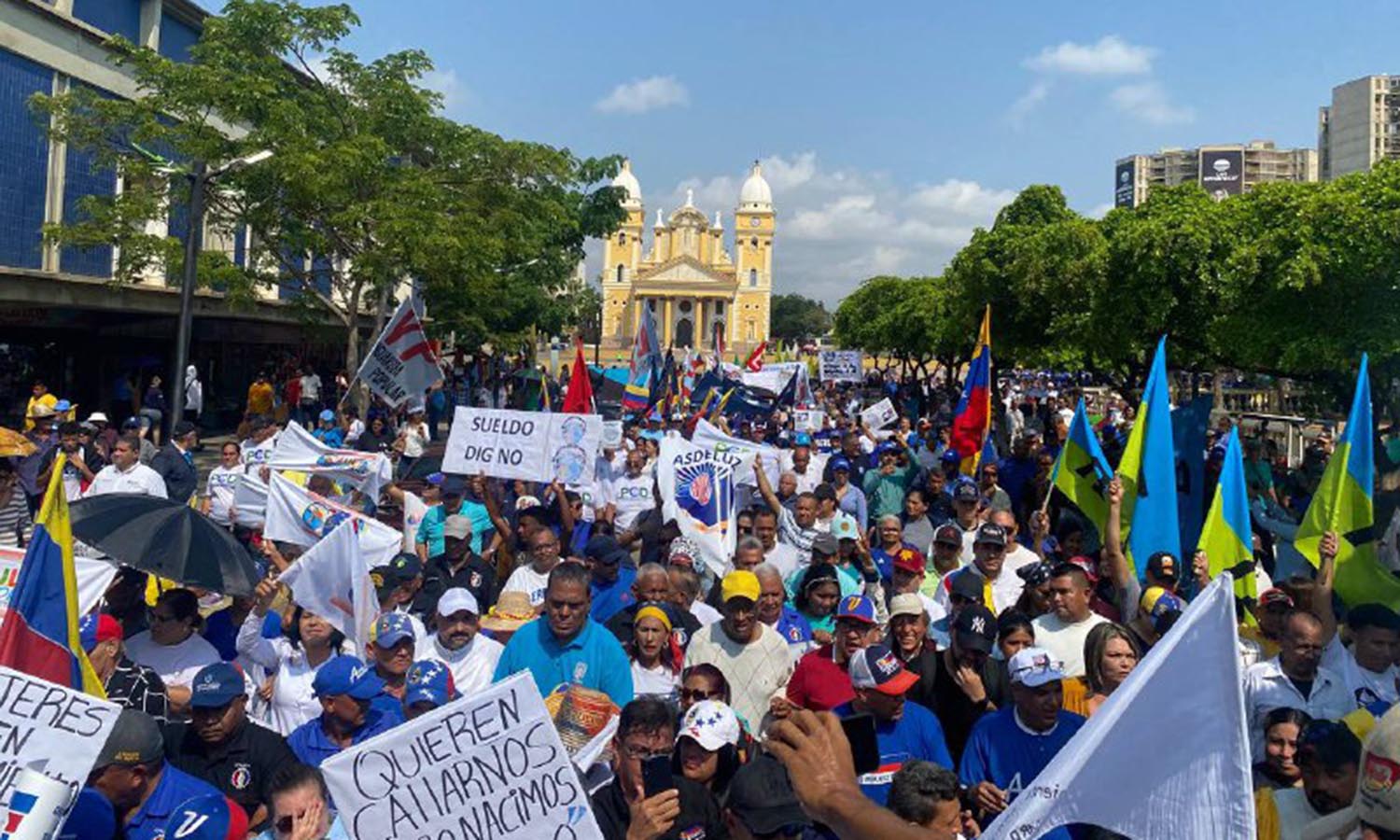 Docentes zulianos, jubilados y pensionados regresan a las calles para exigir mejoras salariales y beneficios laborales