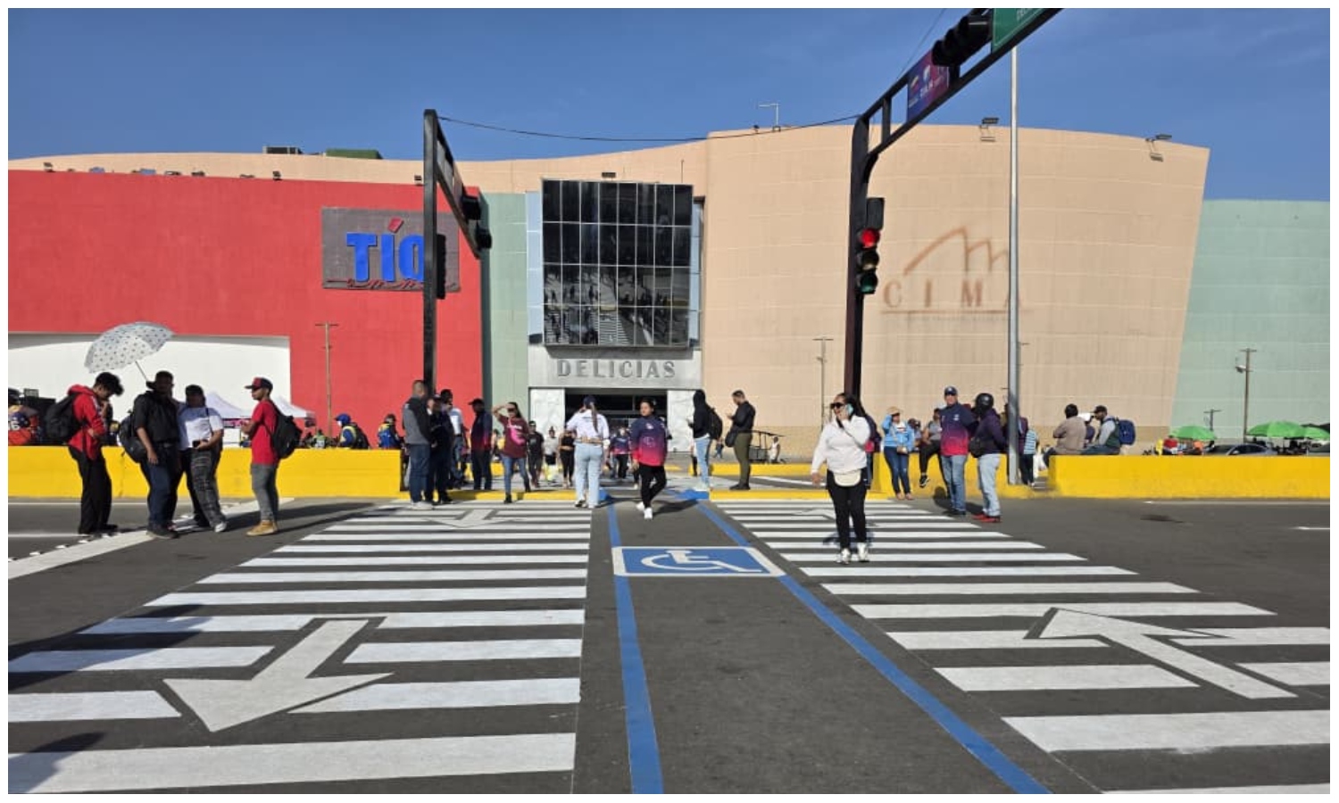 Alcalde Di Martino inaugura el paso peatonal entre Cima y Gran Bazar: «Hacen falta otros y los vamos a hacer»
