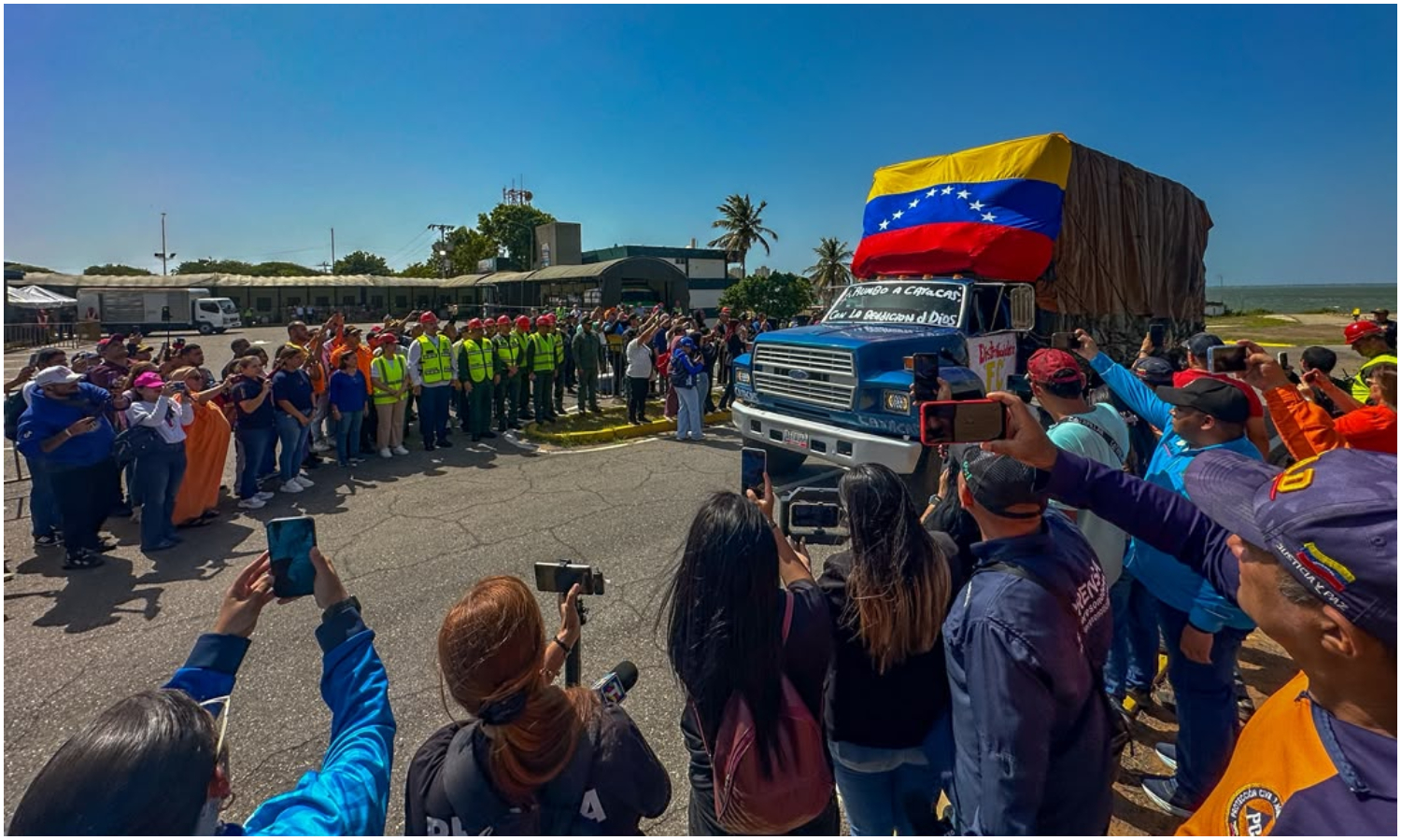 Zulia envía tercer contingente de rescatistas y eleva a 896 el personal desplegado en zonas afectadas por los sismos