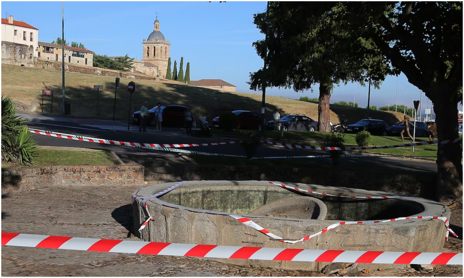 Muere adolescente tras el derrumbe de una fuente durante festejos por el Mundial en España