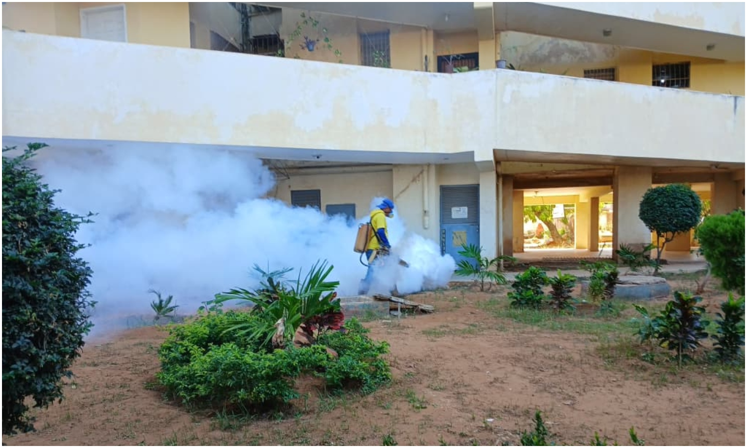 Alcaldía de Maracaibo fumigó conjuntos residenciales de Santa Lucía y Olegario Villalobos para beneficiar a más de 350 familias