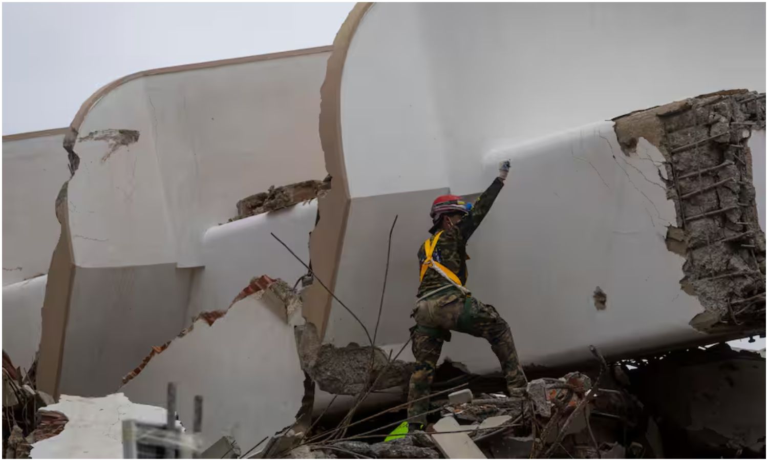 Aumenta a 3.899 la cifra de fallecidos tras los terremotos en Venezuela