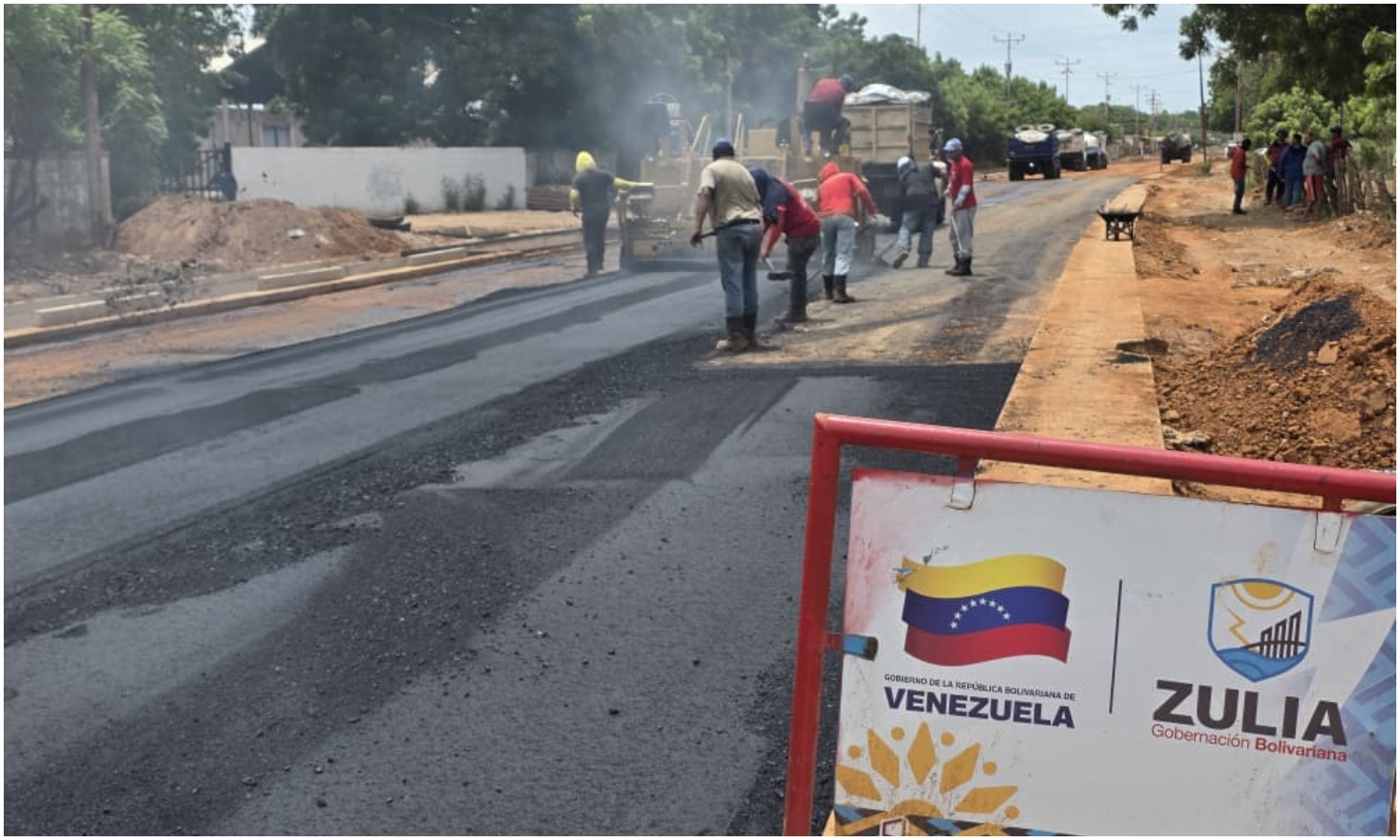 Avanzan trabajos de asfaltado y drenaje en la vía Curva de Molina-La Concepción