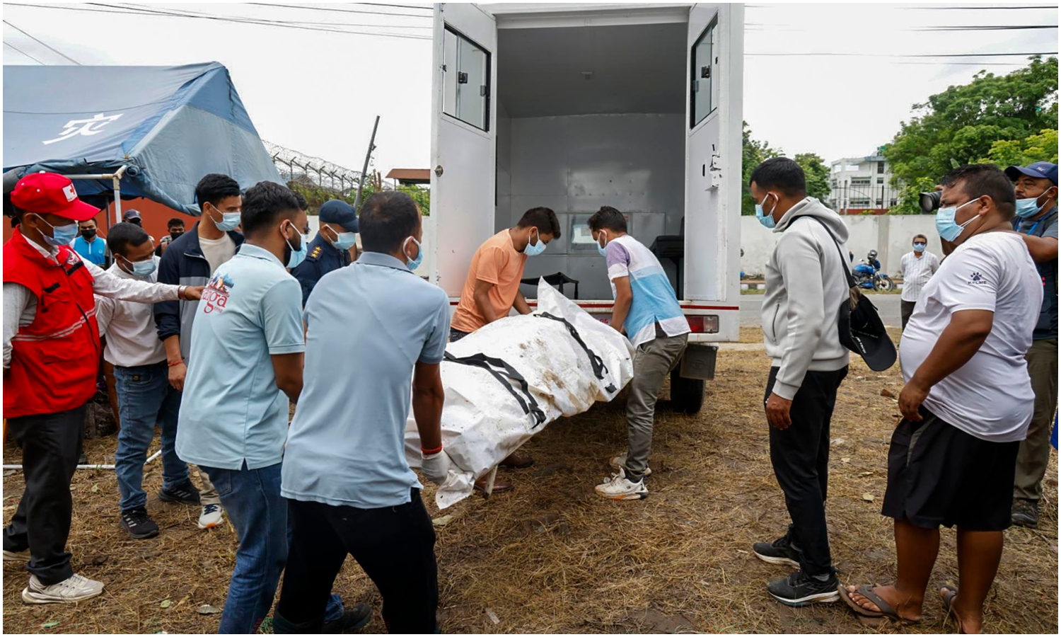 Aumenta la tragedia en Nepal: van 903 muertos y 4.247 personas desaparecidas
