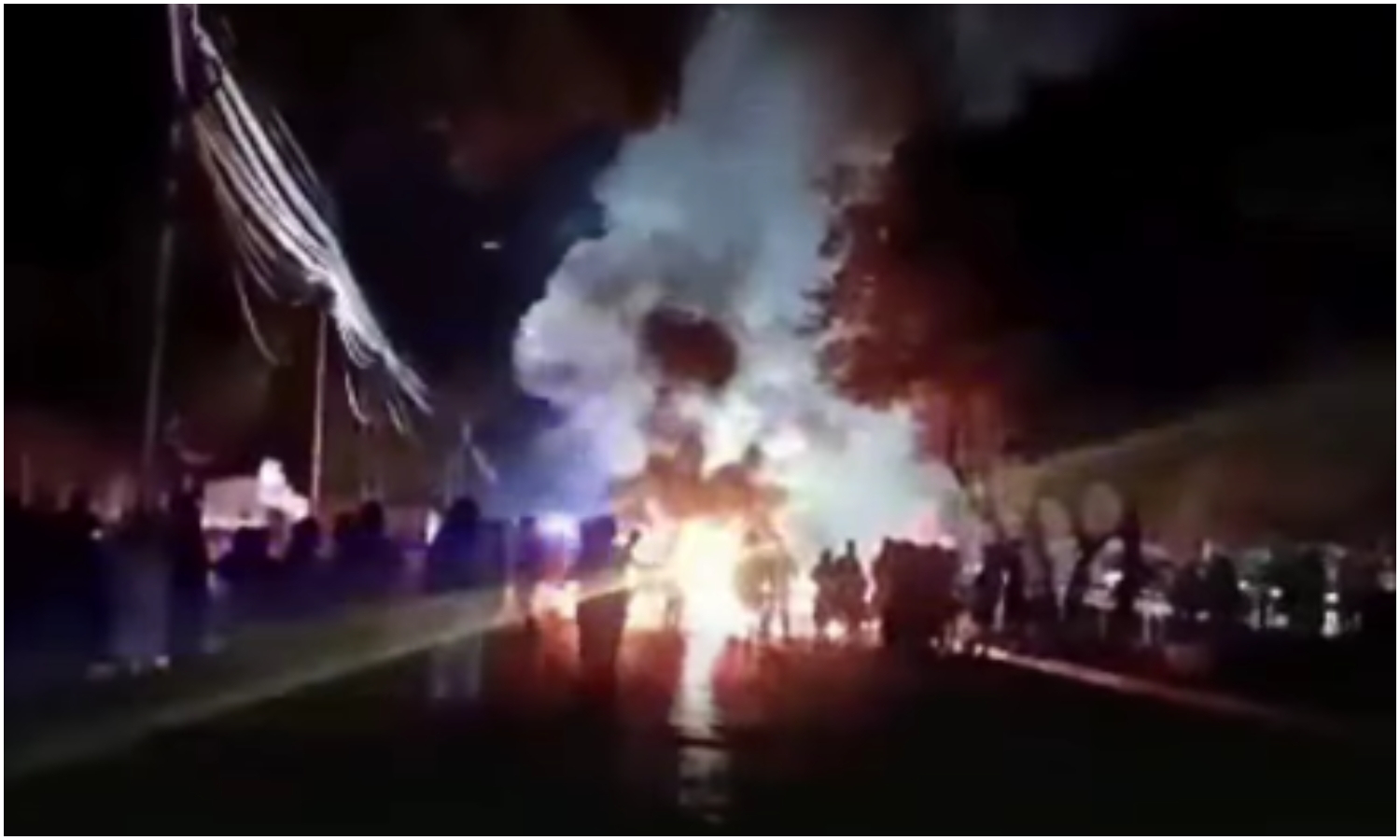 Siguen las protestas: vecinos cierran vías y queman cauchos por los cortes eléctricos en Turmero