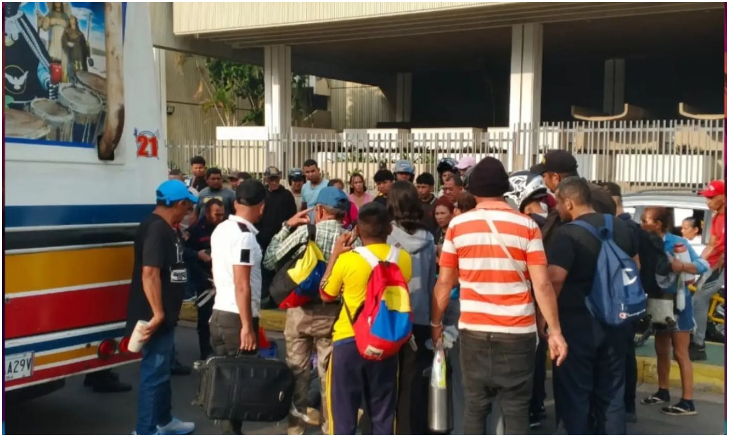 Autobús de transporte público atropelló a un hombre frente a Ciudad Chinita en Maracaibo