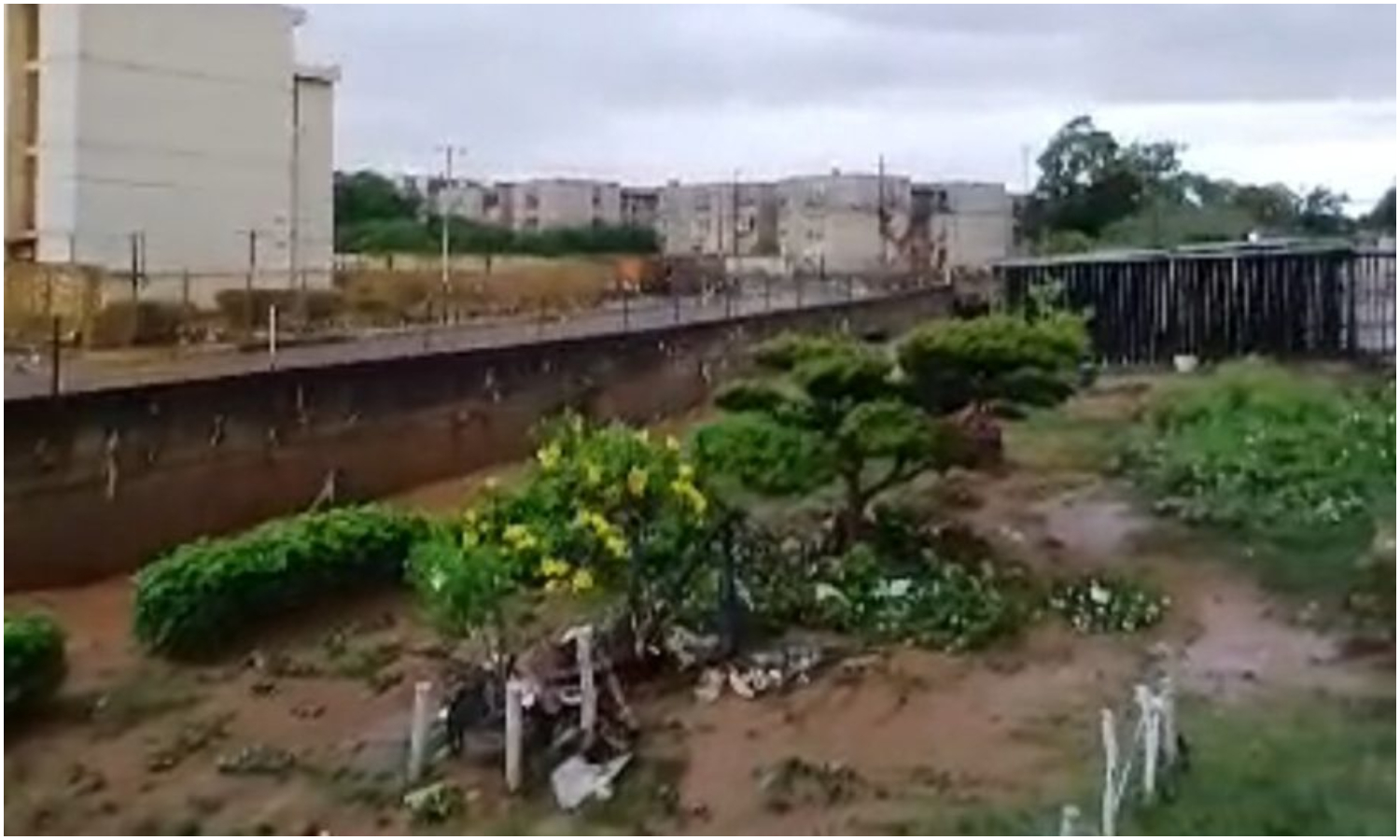 Fuertes lluvias provocan colapso de cañada en El Varillal en Maracaibo