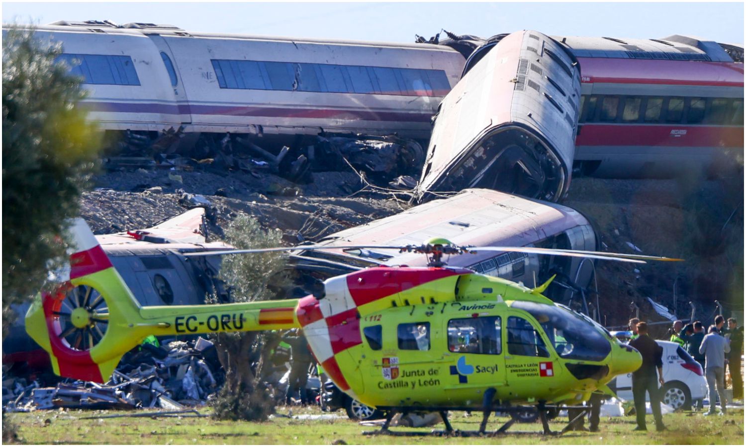 Choque de trenes en España deja 64 muertos y 58 heridos