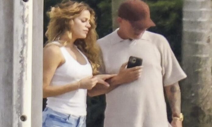 La pareja fue vista en plan muy cariñoso por la costa de Miami Beach, donde pasaron la tarde juntos y disfrutaron de una copa de vino. Fotos: Grosby Group.