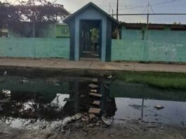 escuela Madre Elisa Jaramillo bote aguas negras